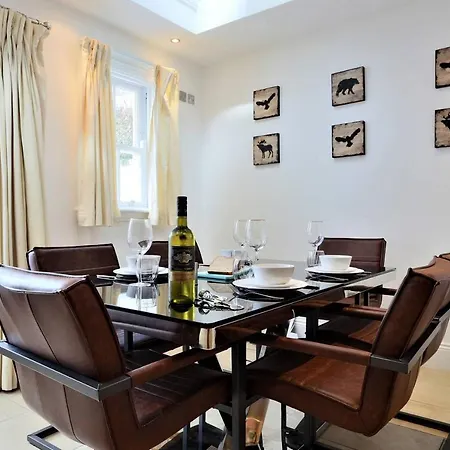 Luxurious Comfort In Centre *